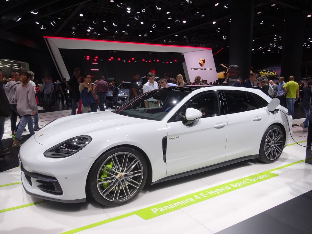 Porch Radeoactive Car Revolution on the Road: How Porsche's Active Ride Suspension Redefines ...